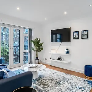 Chic 3 Bed Near Bridge With Balcony Apartment